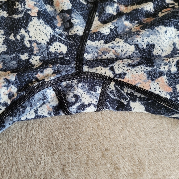 Lululemon Speed Up Tight Full-On Luxtreme 28" Spring Bloom Multi size 2 - Picture 11 of 14